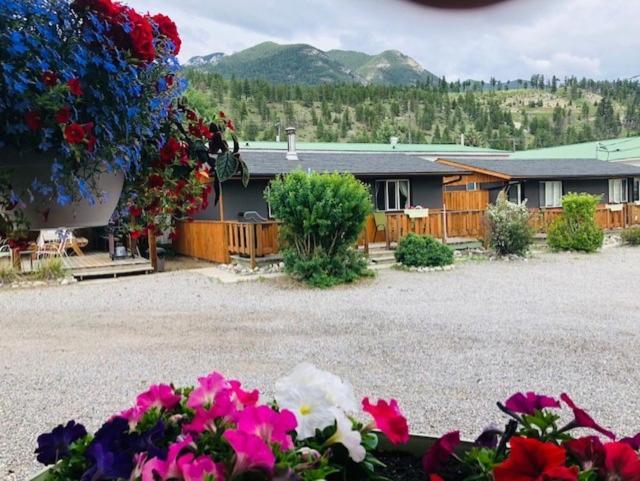 Piccadilly Motel Radium Hot Springs Eksteriør billede