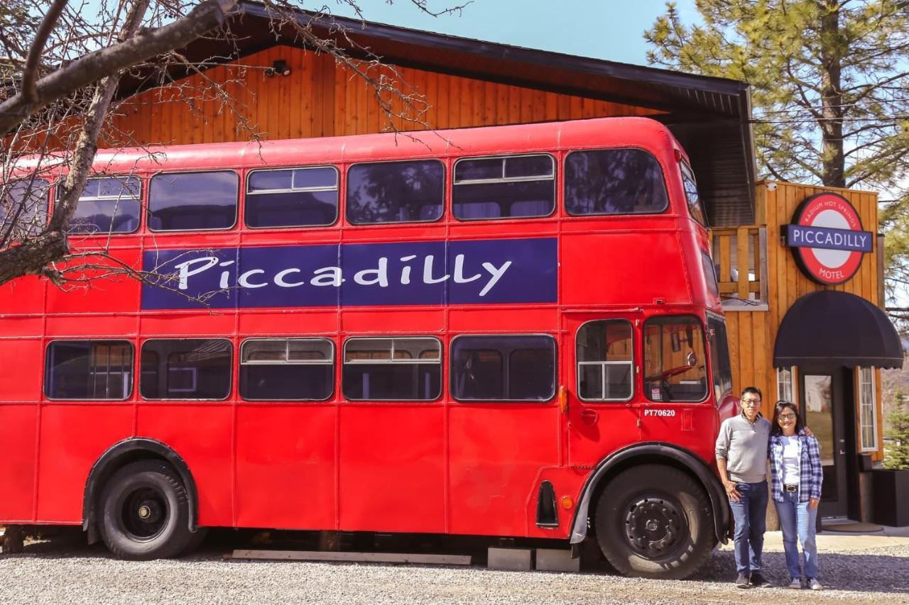 Piccadilly Motel Radium Hot Springs Eksteriør billede