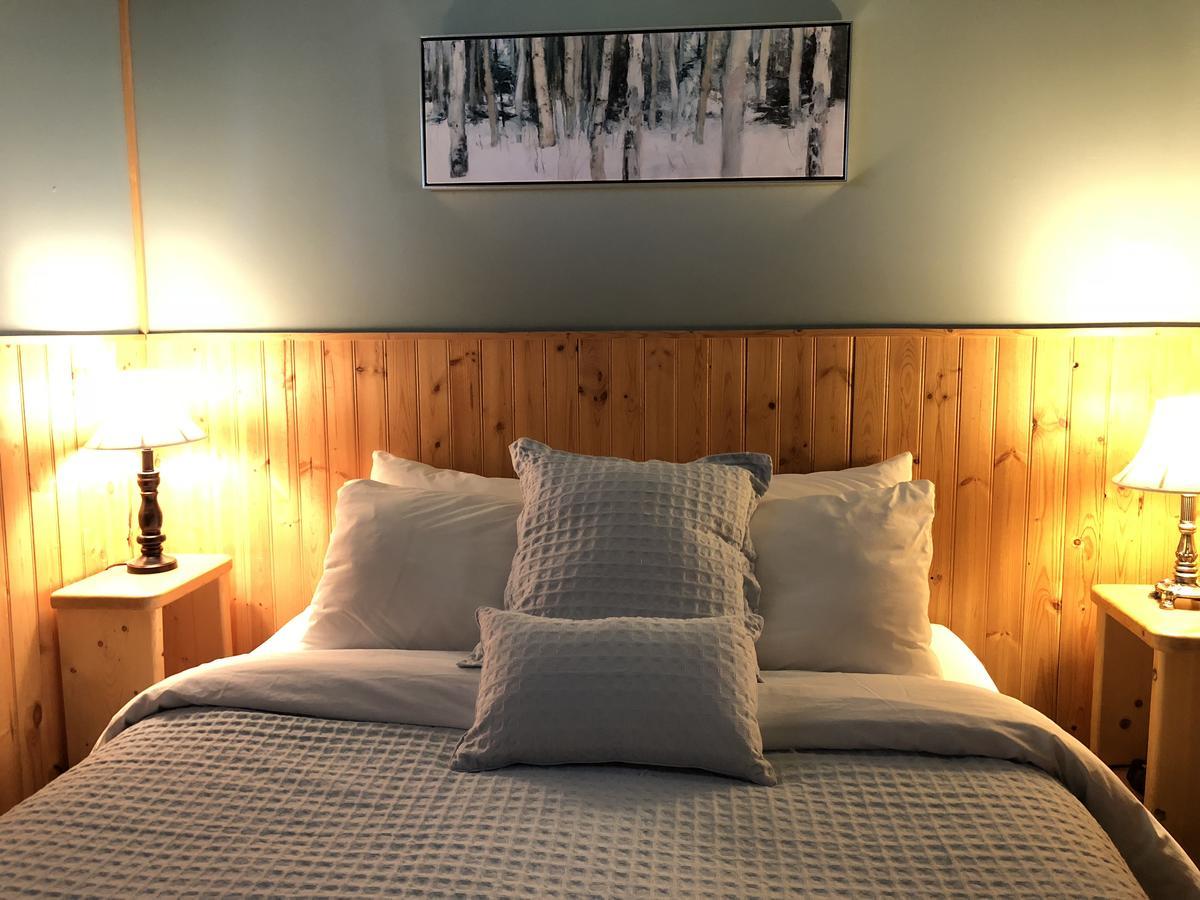 Piccadilly Motel Radium Hot Springs Eksteriør billede